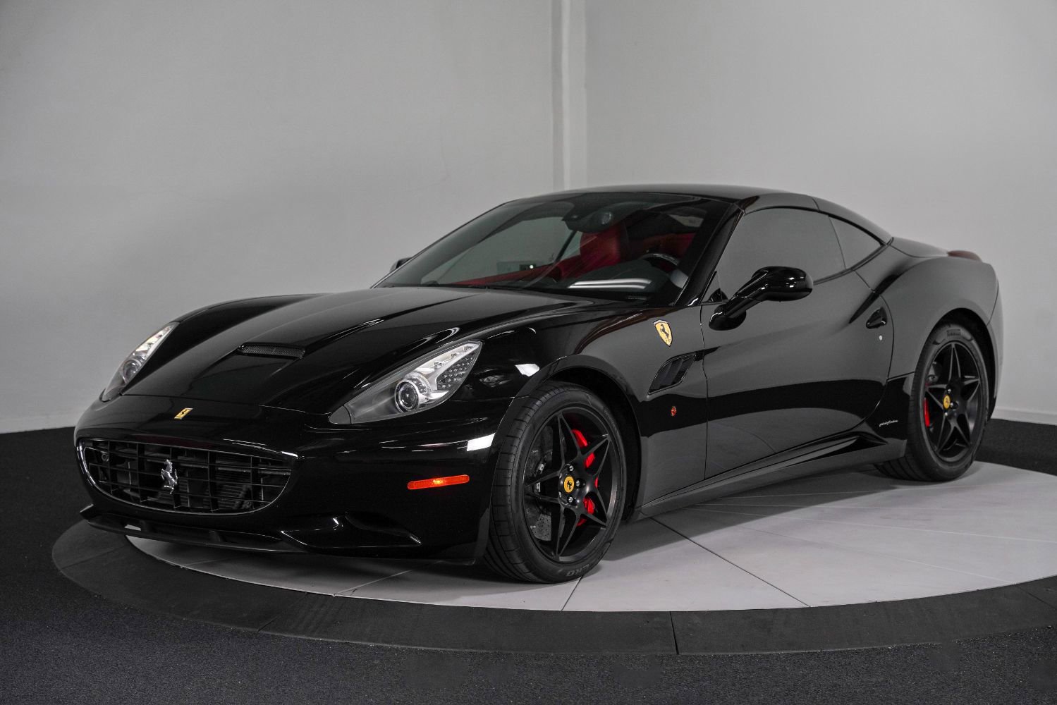 Used 2010 Ferrari California RWD image 5
