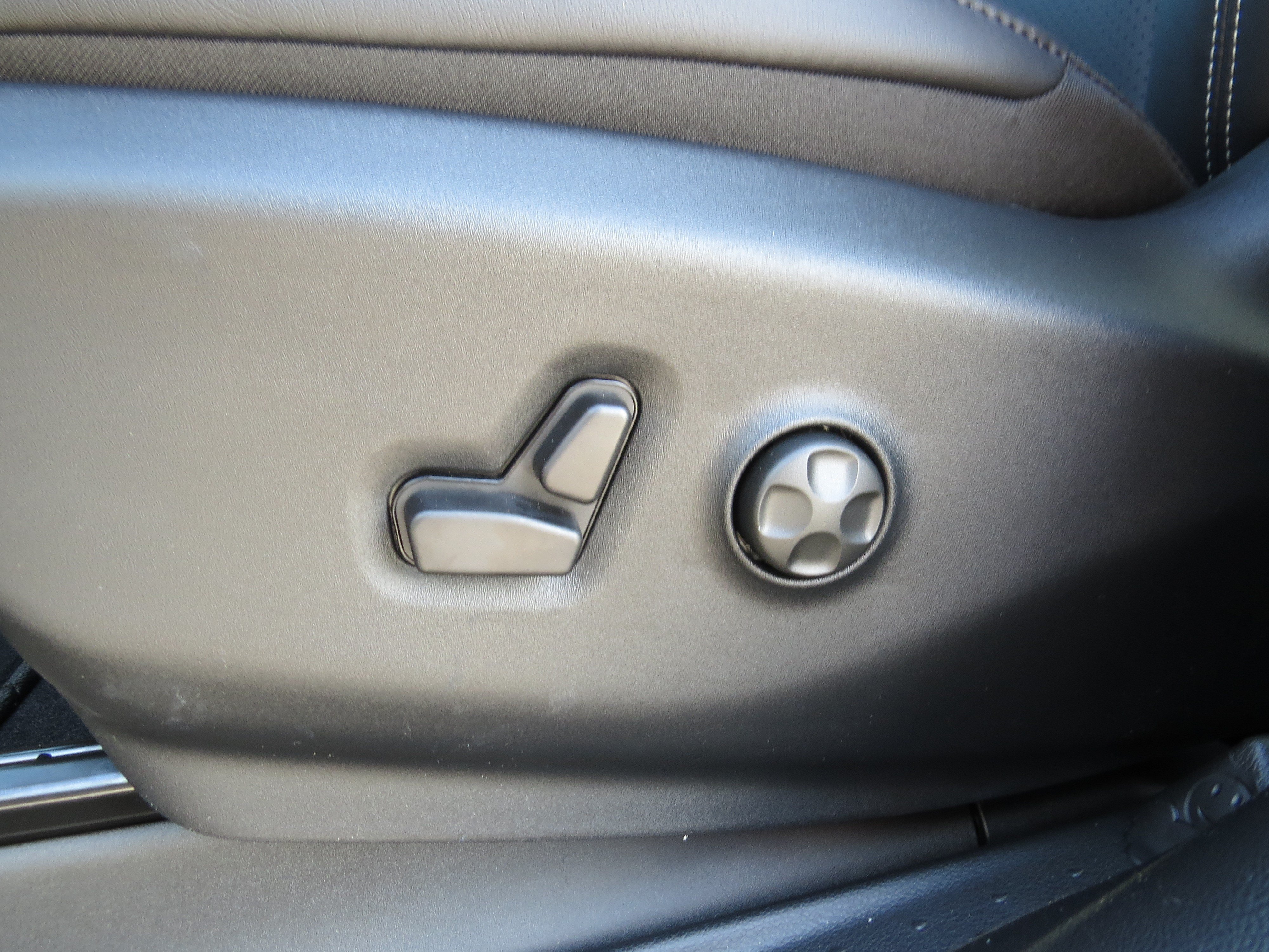 New 2025 Chrysler Voyager LX FWD image 18