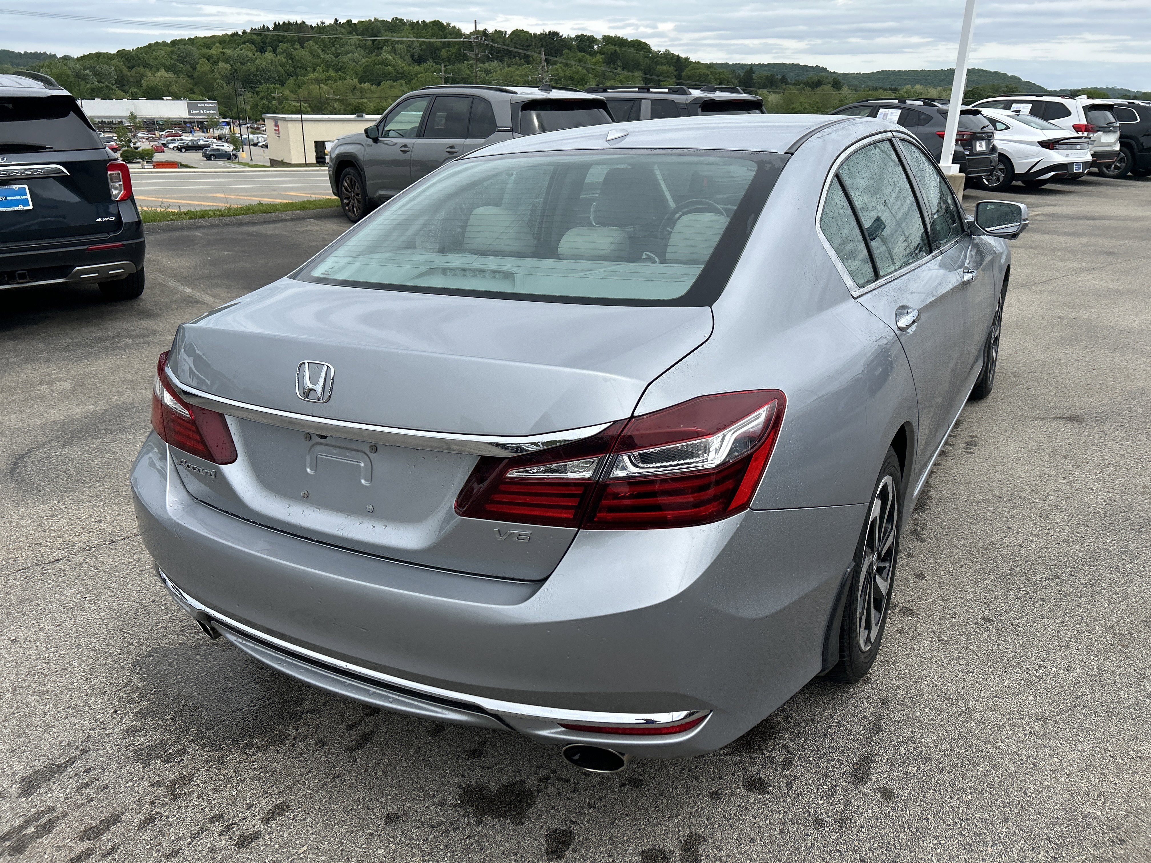 Used 2017 Honda Accord EX-L image 10