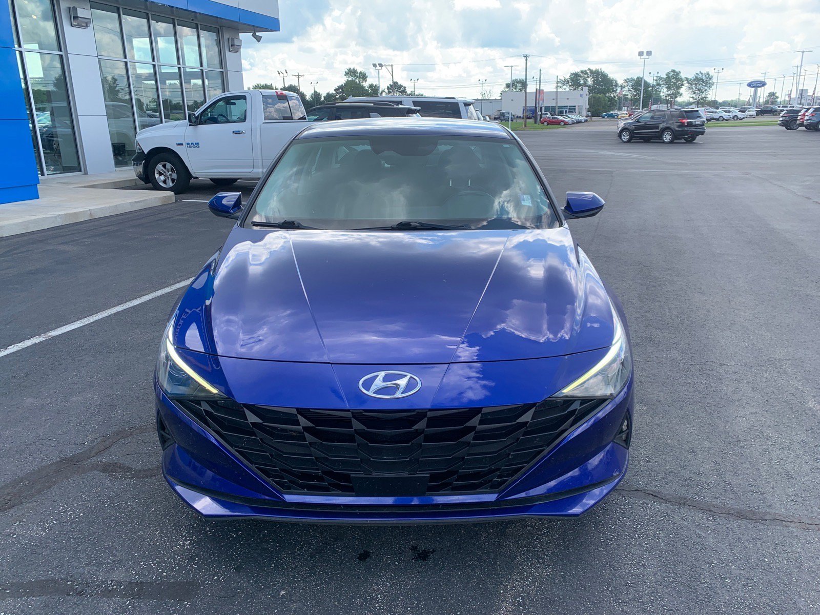 Used 2022 Hyundai Elantra SEL w/ Convenience Package FWD image 2