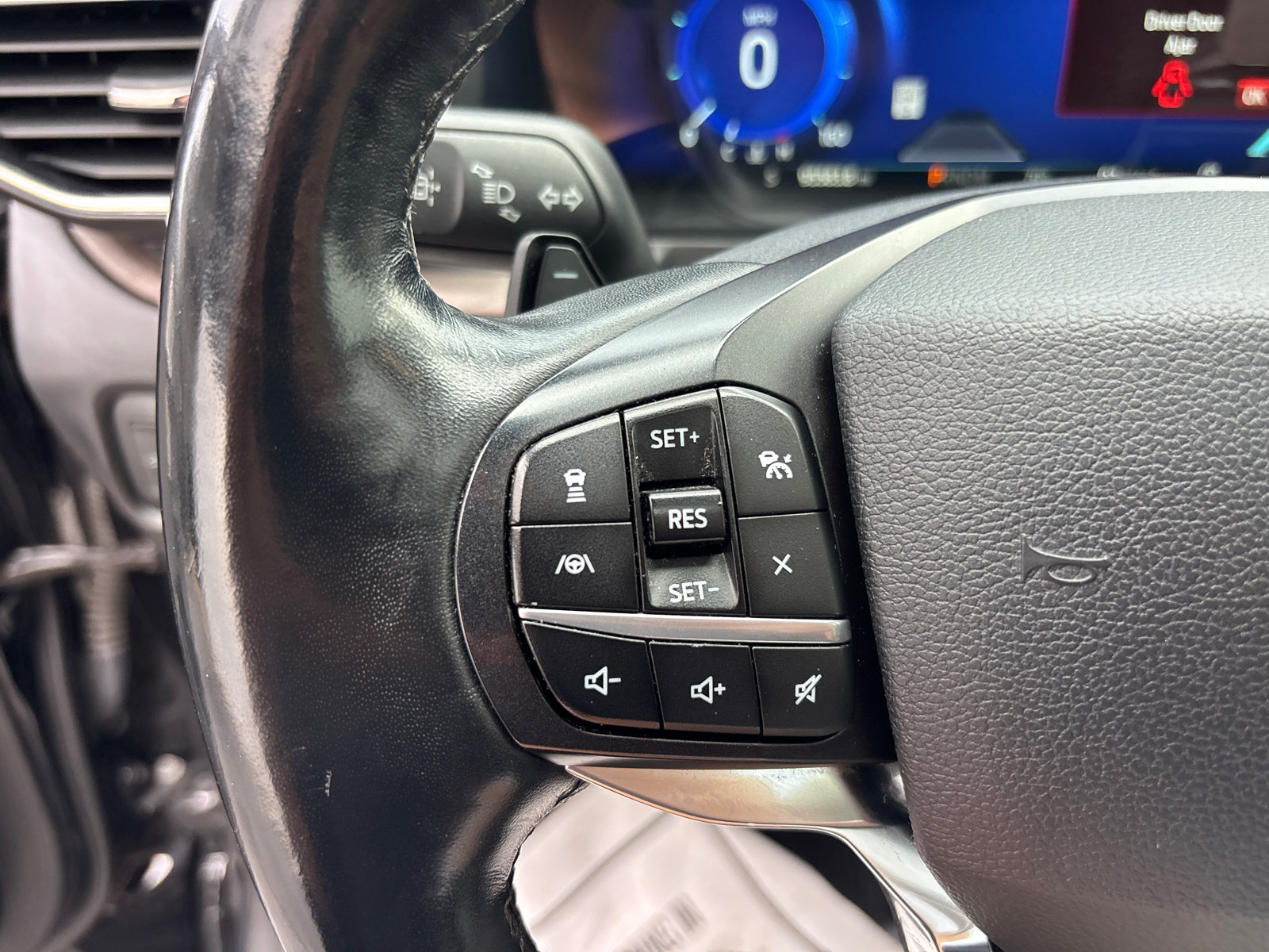 Used 2020 Ford Explorer Platinum w/ Premium Technology Package AWD/4WD image 17