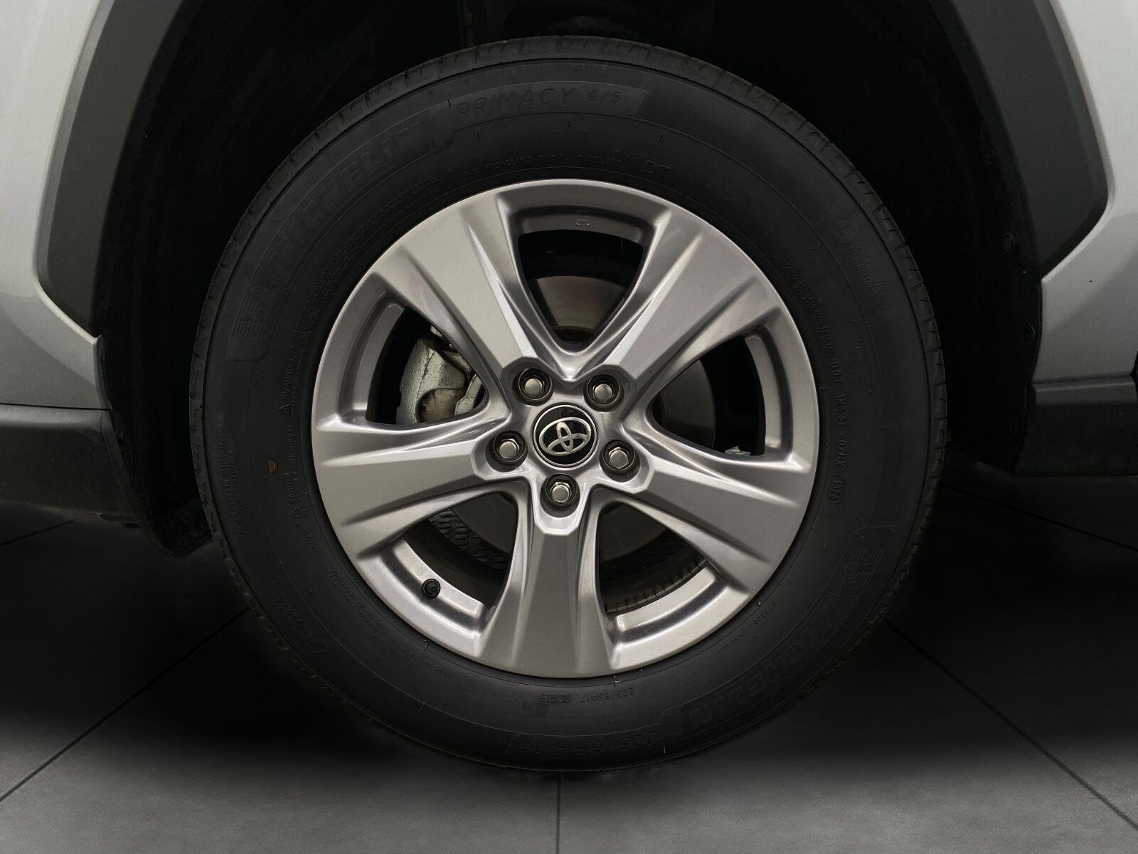 Used 2025 Toyota RAV4 XLE AWD/4WD image 12