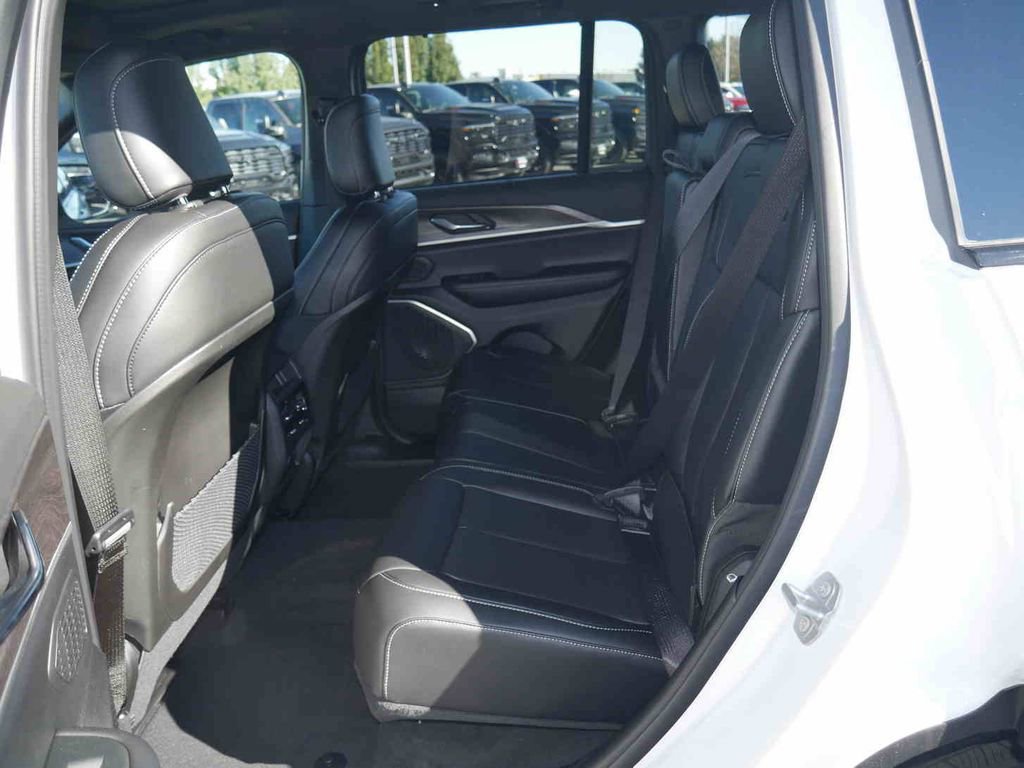New 2025 Jeep Grand Cherokee Limited w/ Luxury Tech Group II image 10
