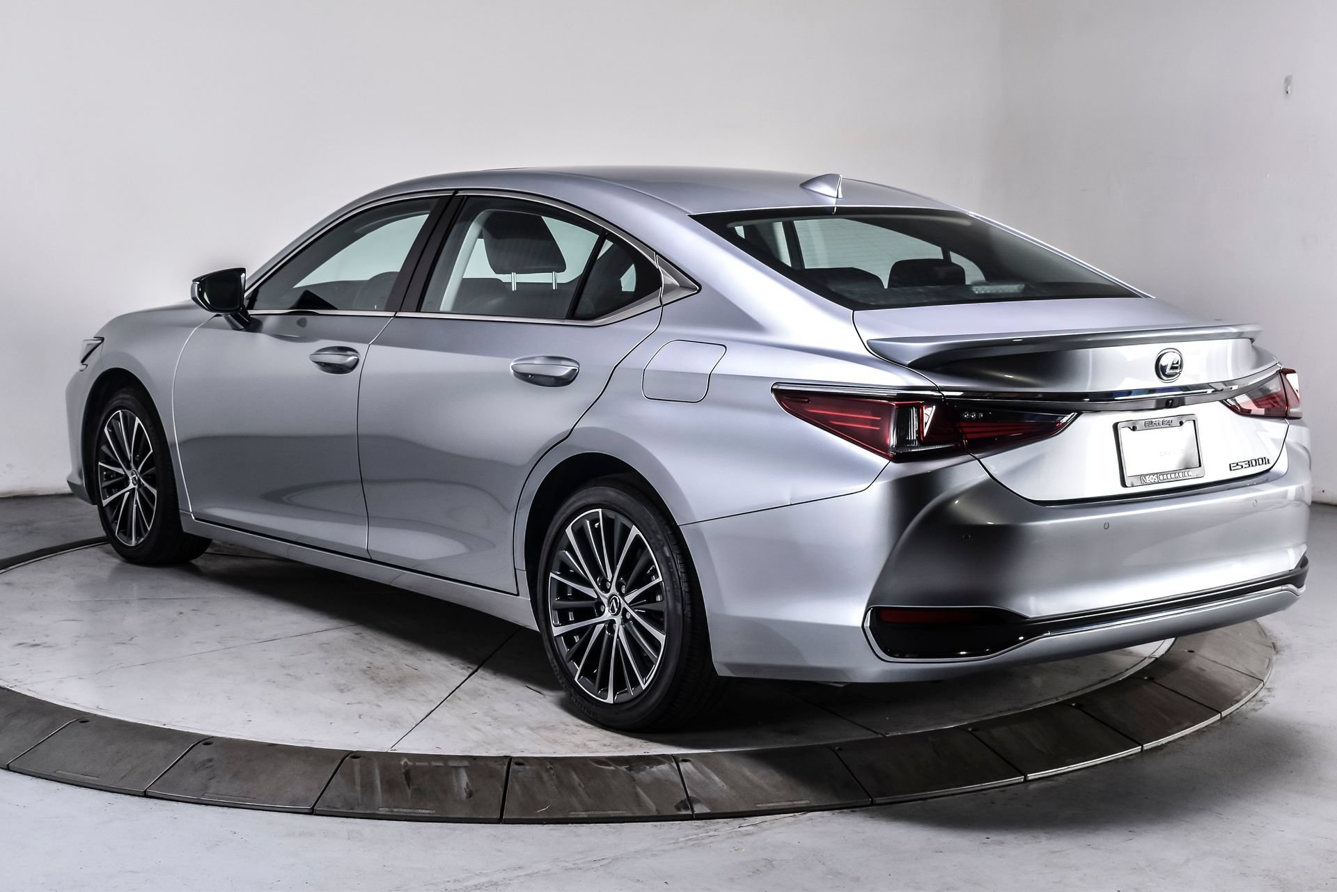 Used 2025 Lexus ES 300h w/ Premium Package FWD image 4