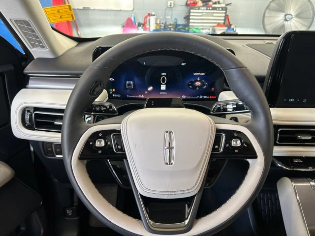New 2026 Lincoln Aviator AWD image 13
