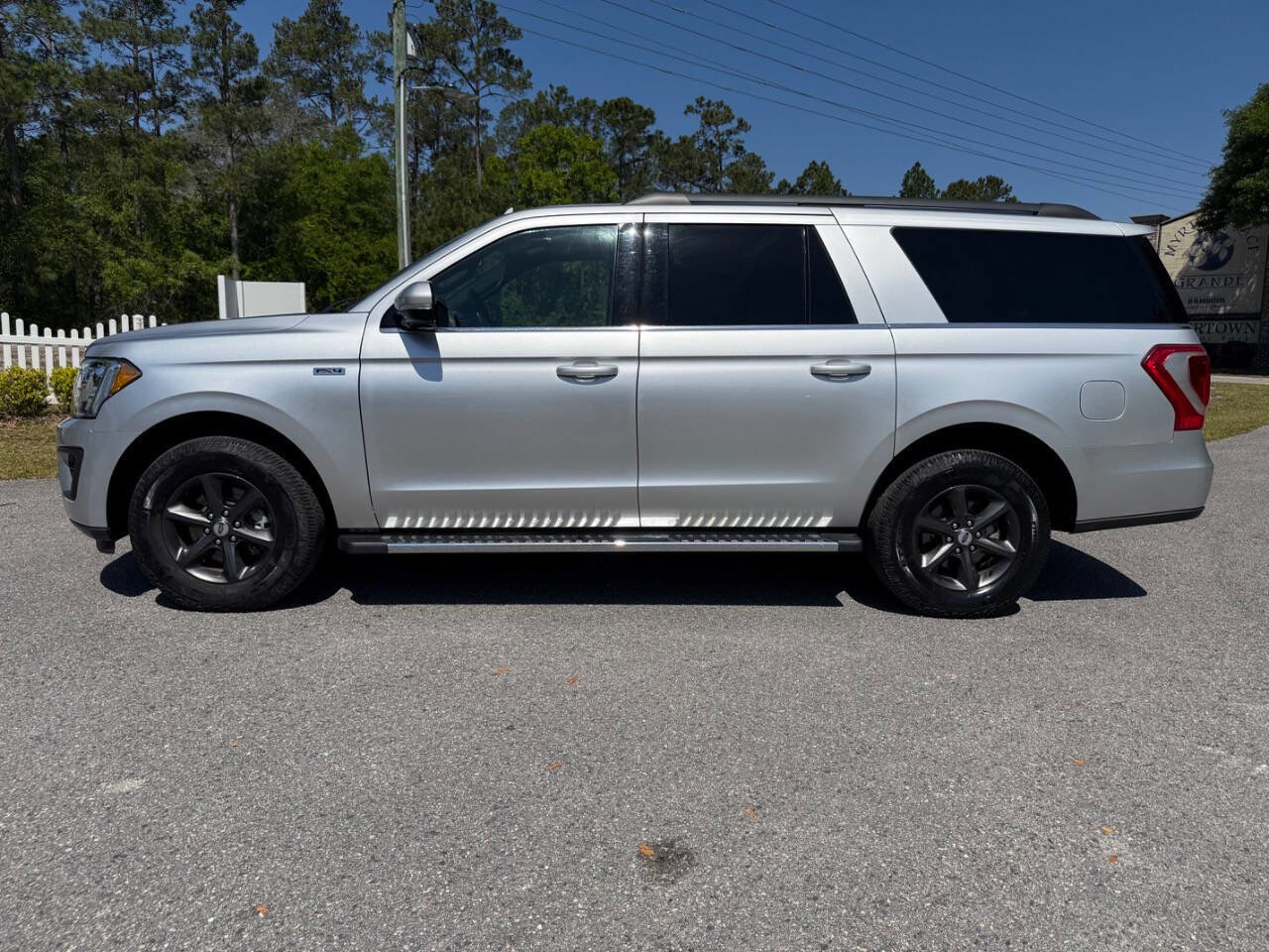 Used 2019 Ford Expedition Max XLT w/ Equipment Group 202A image 6