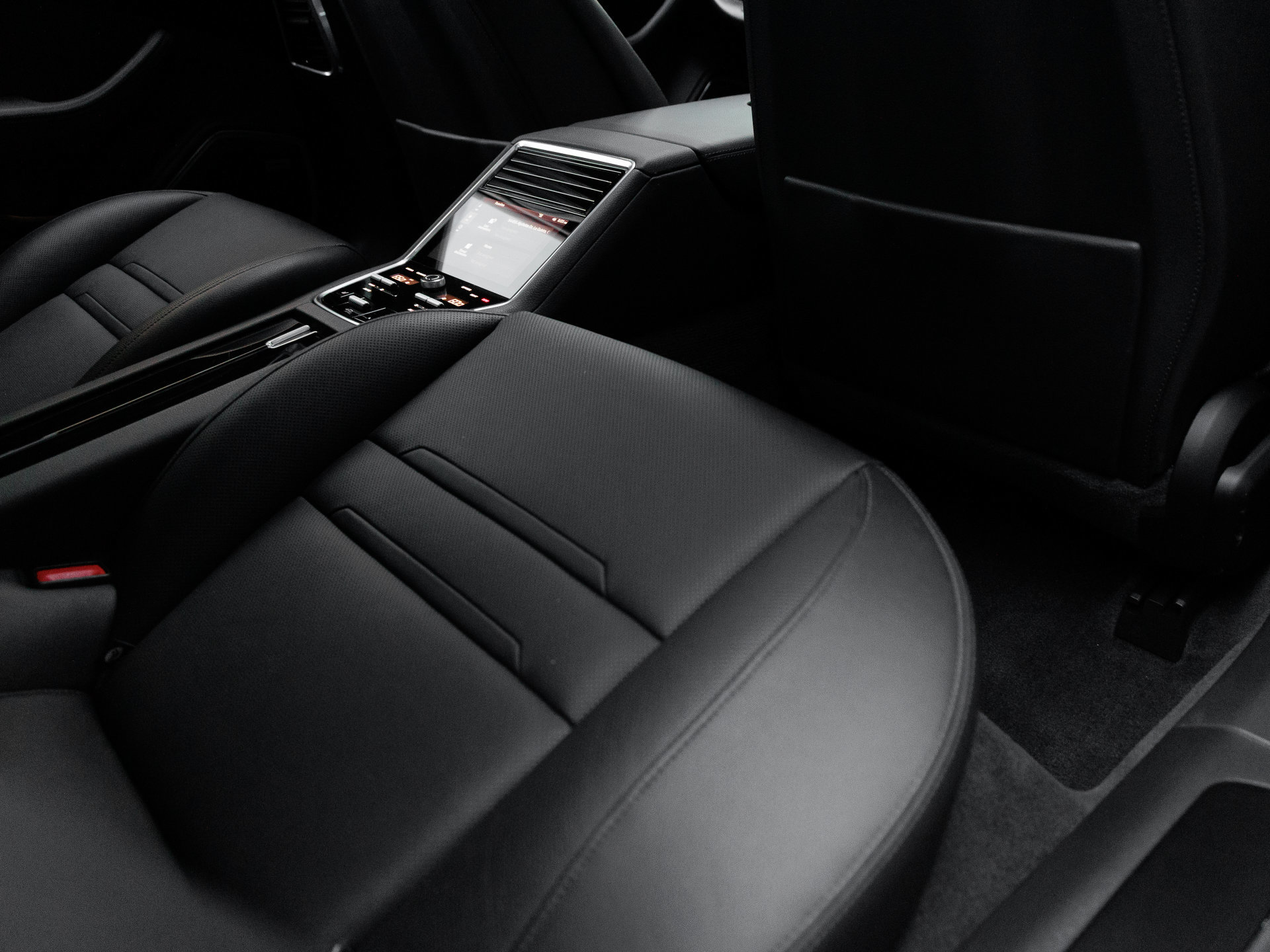 Certified 2023 Porsche Panamera Platinum Edition RWD image 33