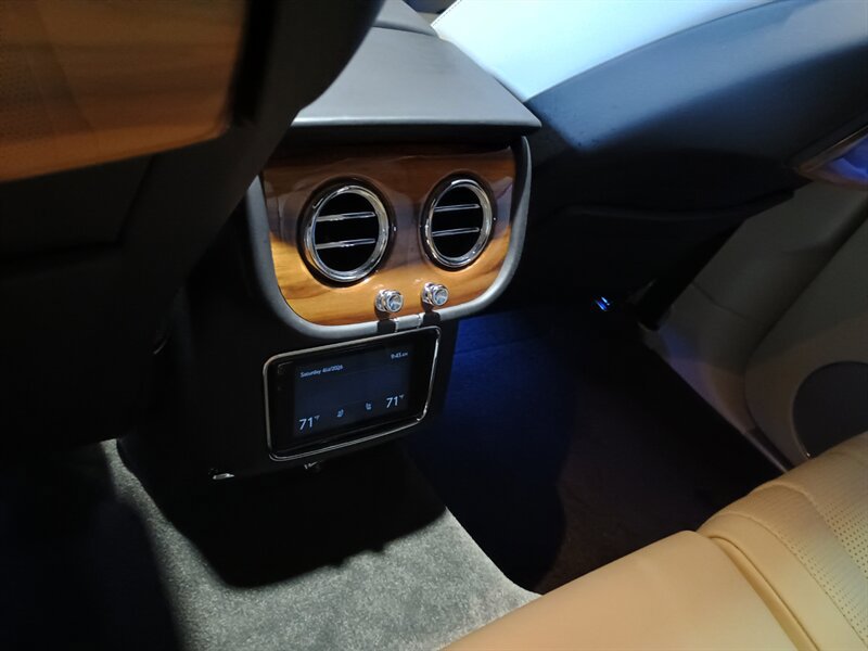 Used 2023 Bentley Bentayga AWD/4WD image 30