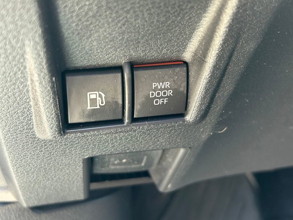 Used 2023 Toyota Sienna XLE FWD image 26