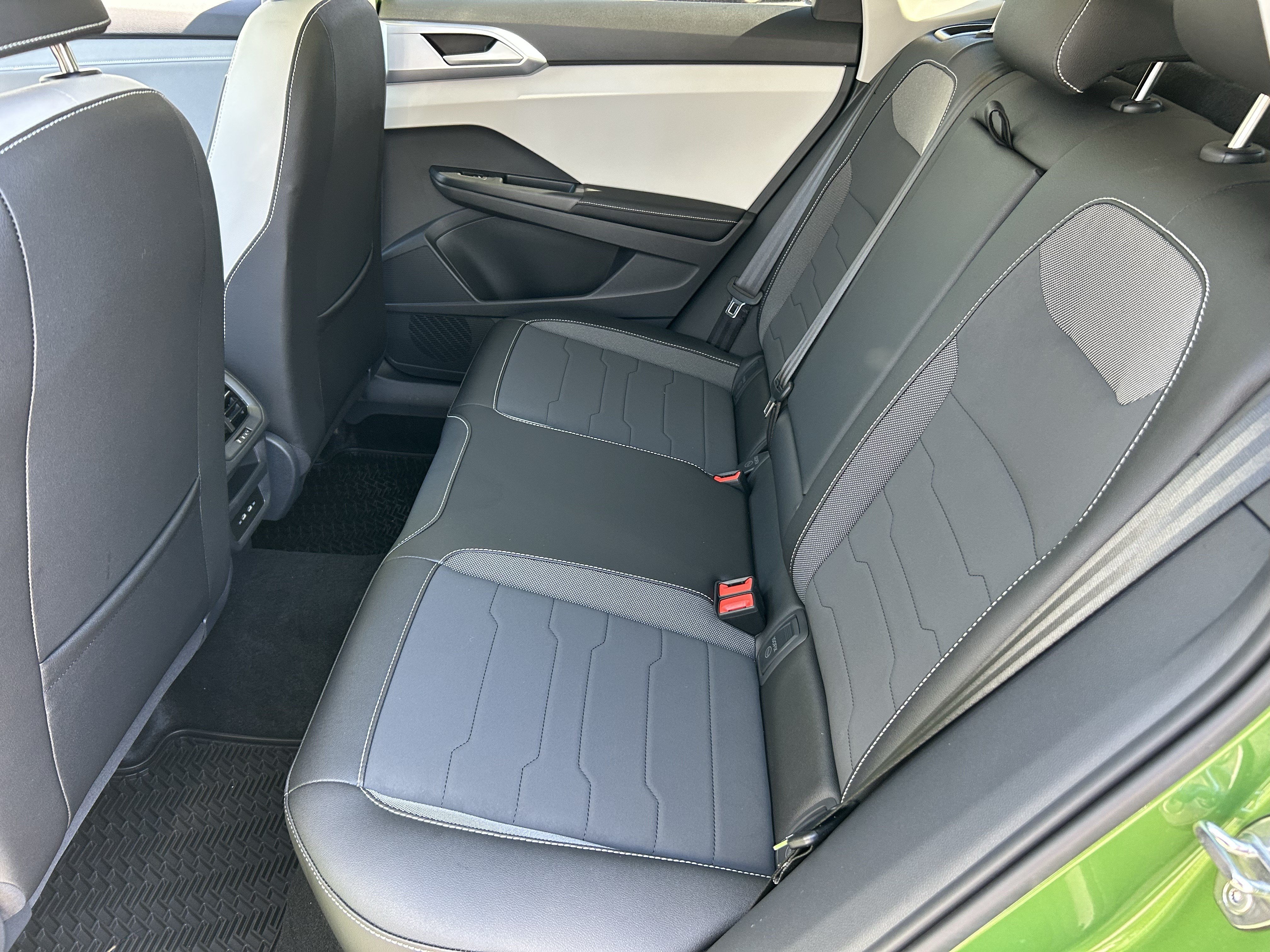New 2026 Volkswagen Taos SE FWD image 12