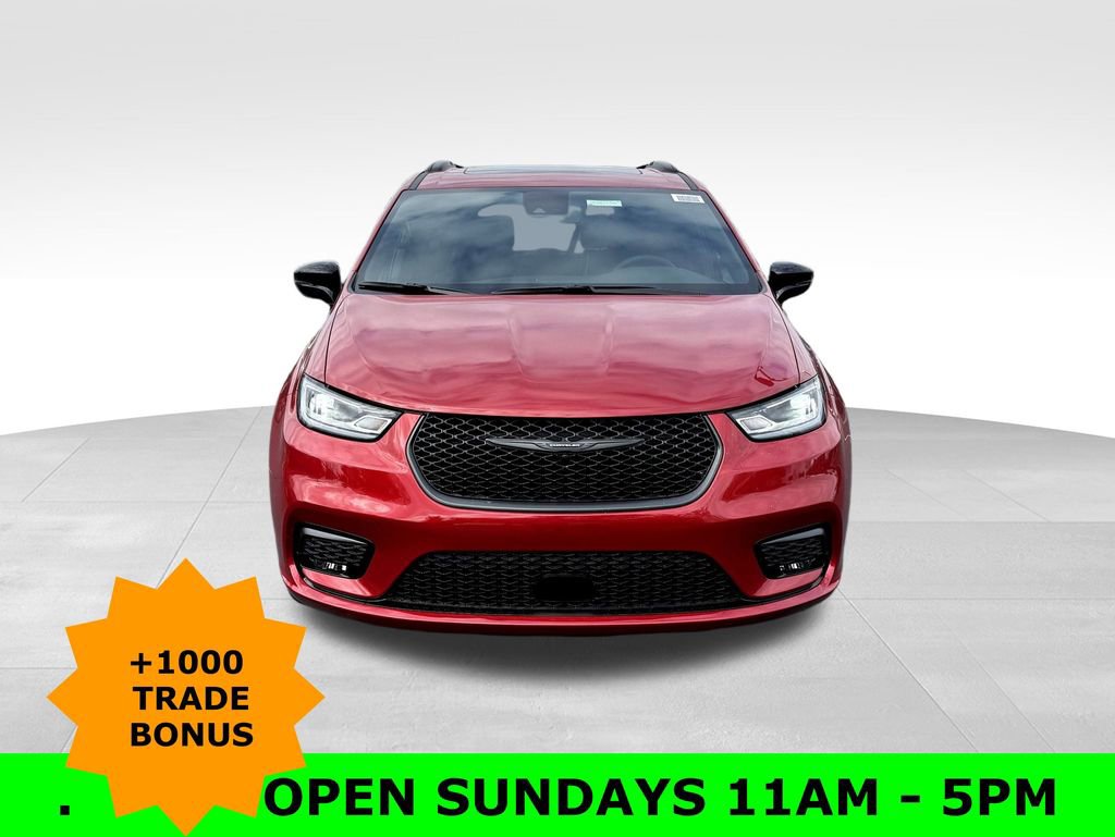 New 2026 Chrysler Pacifica Limited w/ Uconnect Theater Family Group image 2