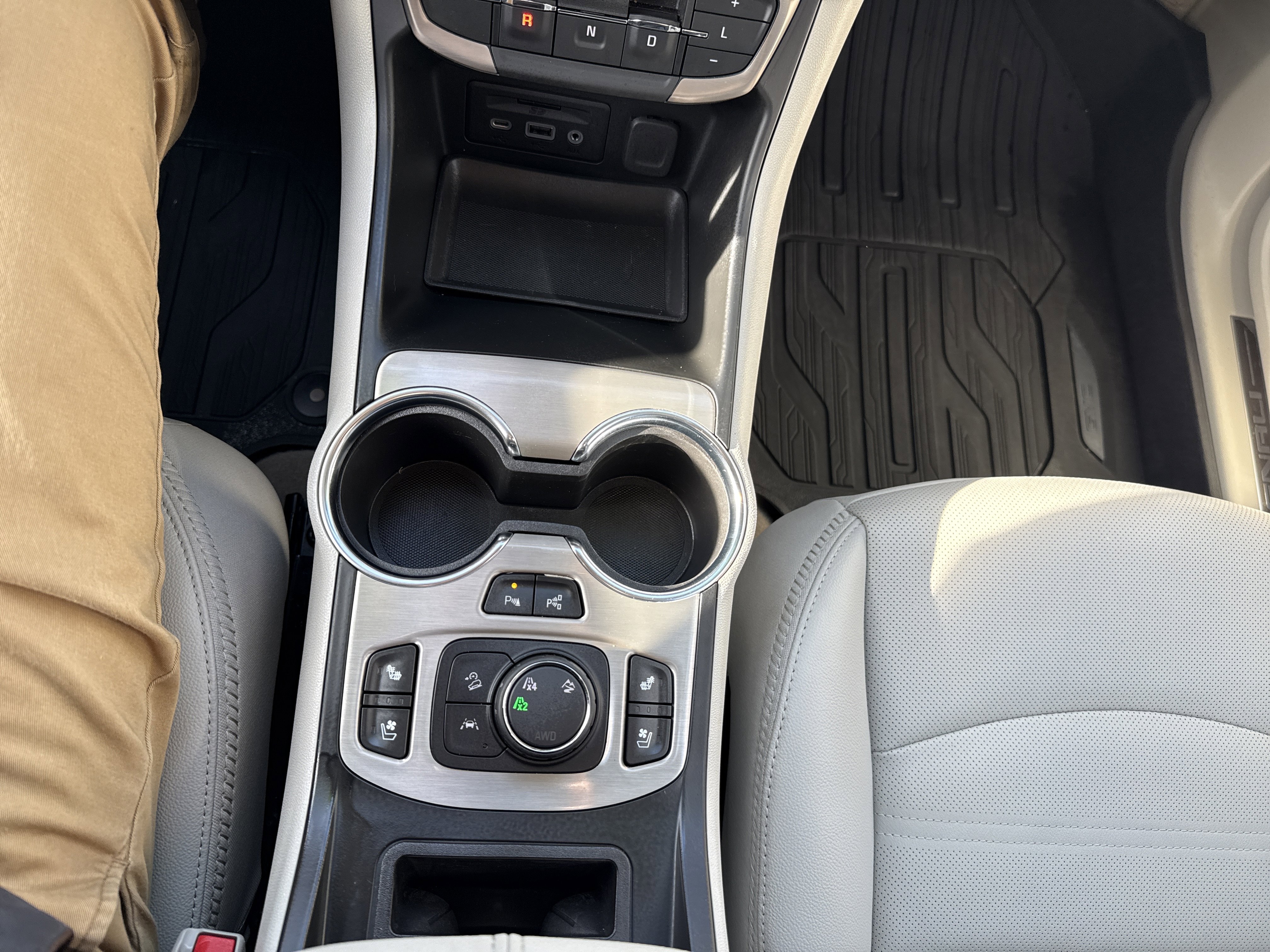 Used 2024 GMC Terrain Denali w/ Denali Premium Package image 20