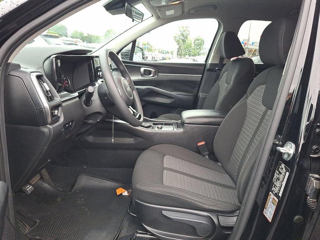 Used 2023 Kia Sorento LX AWD/4WD image 13