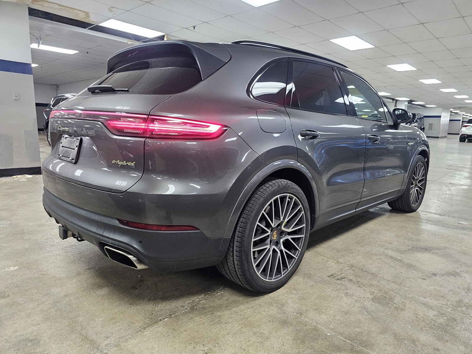 Used 2019 Porsche Cayenne E-Hybrid image 2