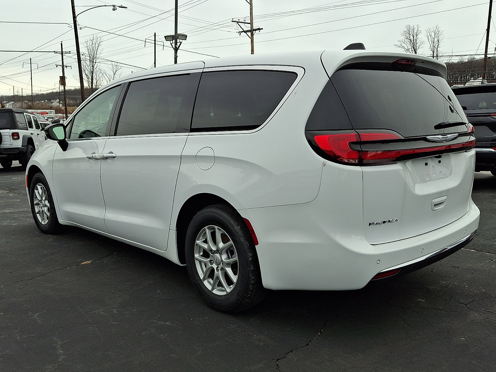 New 2026 Chrysler Pacifica Select image 4