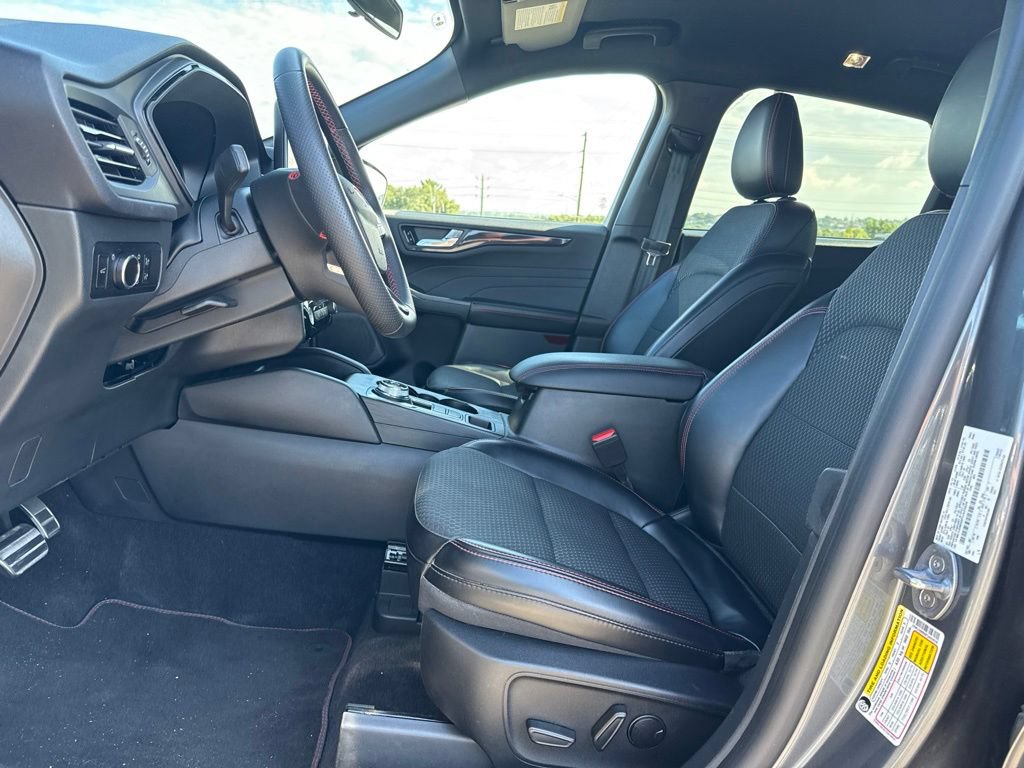 Used 2023 Ford Escape ST-Line w/ Tech Pack #1 FWD image 6