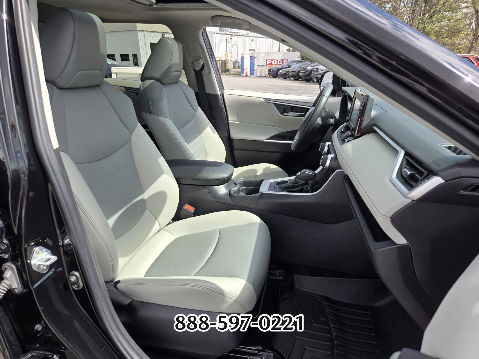 Used 2021 Toyota RAV4 XLE Premium image 19