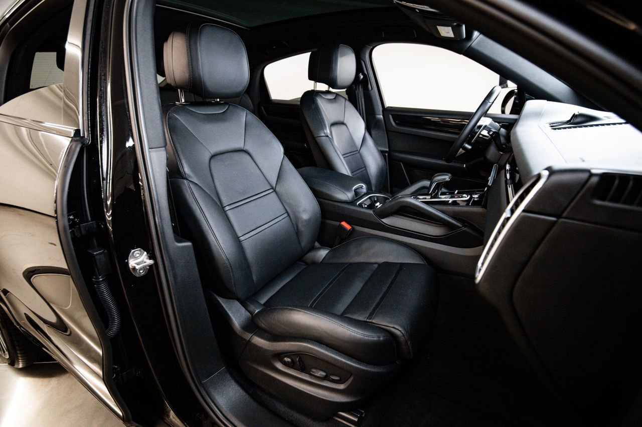 Certified 2023 Porsche Cayenne Coupe AWD/4WD image 28