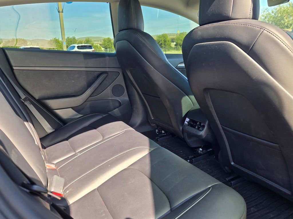 Used 2021 Tesla Model Y Long Range AWD/4WD image 18