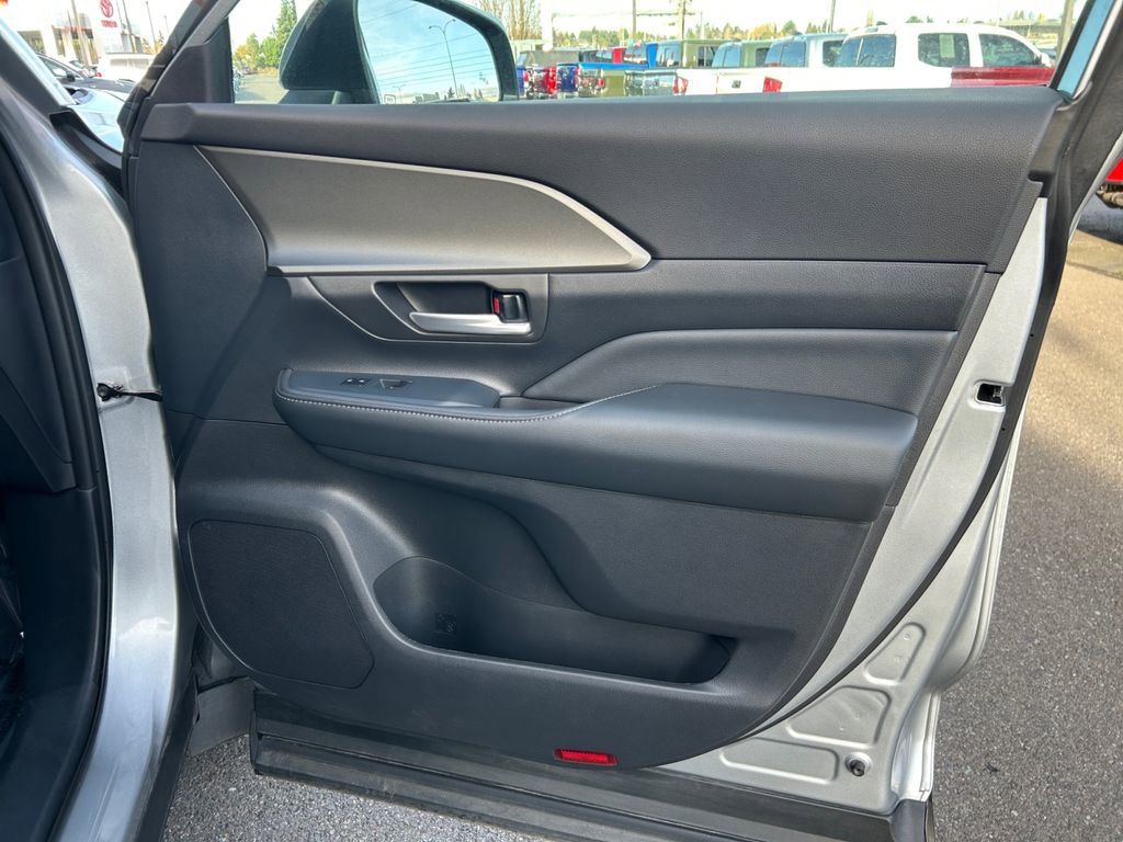 Used 2025 Toyota Grand Highlander AWD image 26