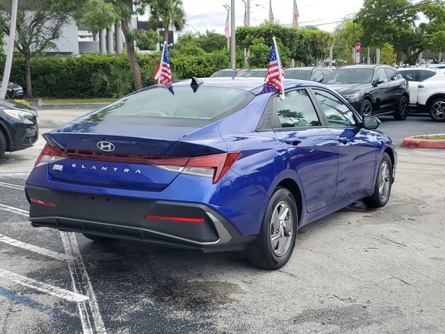 Used 2024 Hyundai Elantra SE image 7