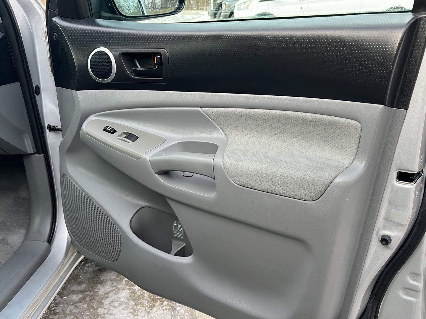 Used 2010 Toyota Tacoma Base image 15