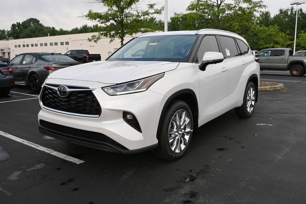 New 2026 Toyota Highlander Limited AWD/4WD image 2