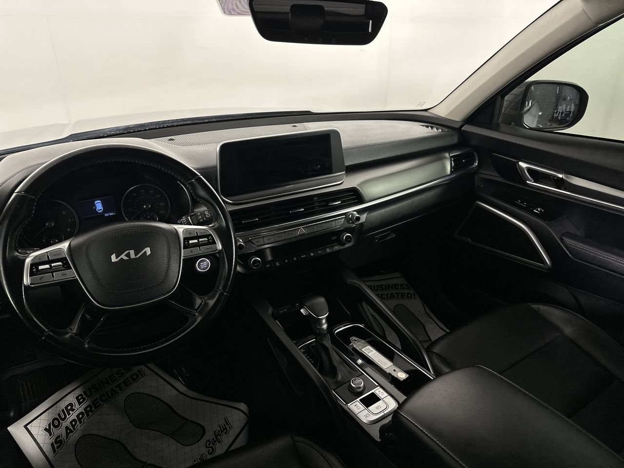 Used 2022 Kia Telluride LX FWD image 15