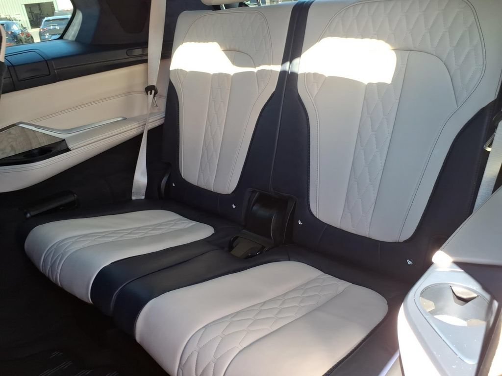 Used 2019 BMW X7 xDrive50i w/ Dynamic Handling Package AWD/4WD image 14