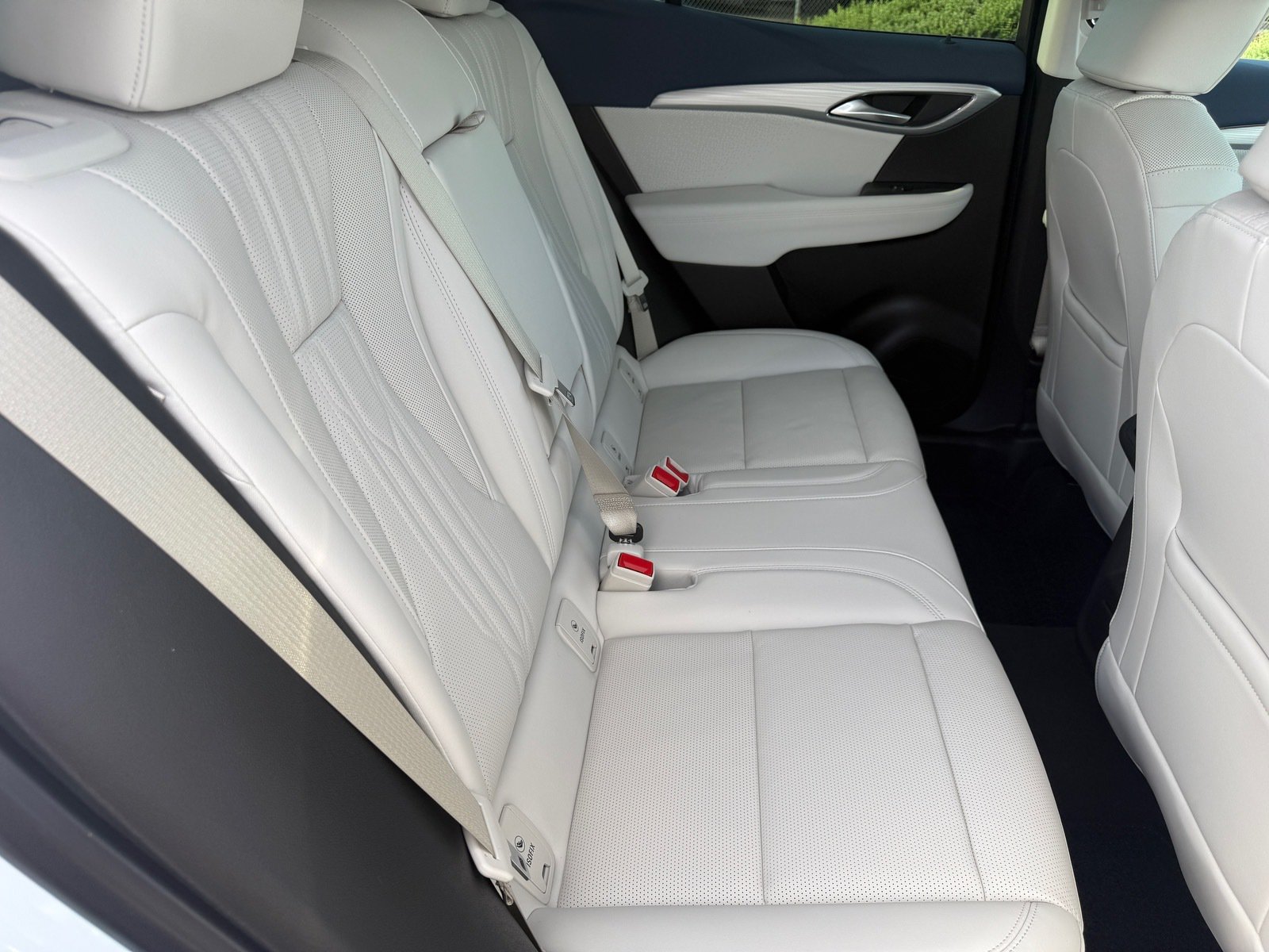 Used 2025 Buick Envision Avenir AWD/4WD image 28