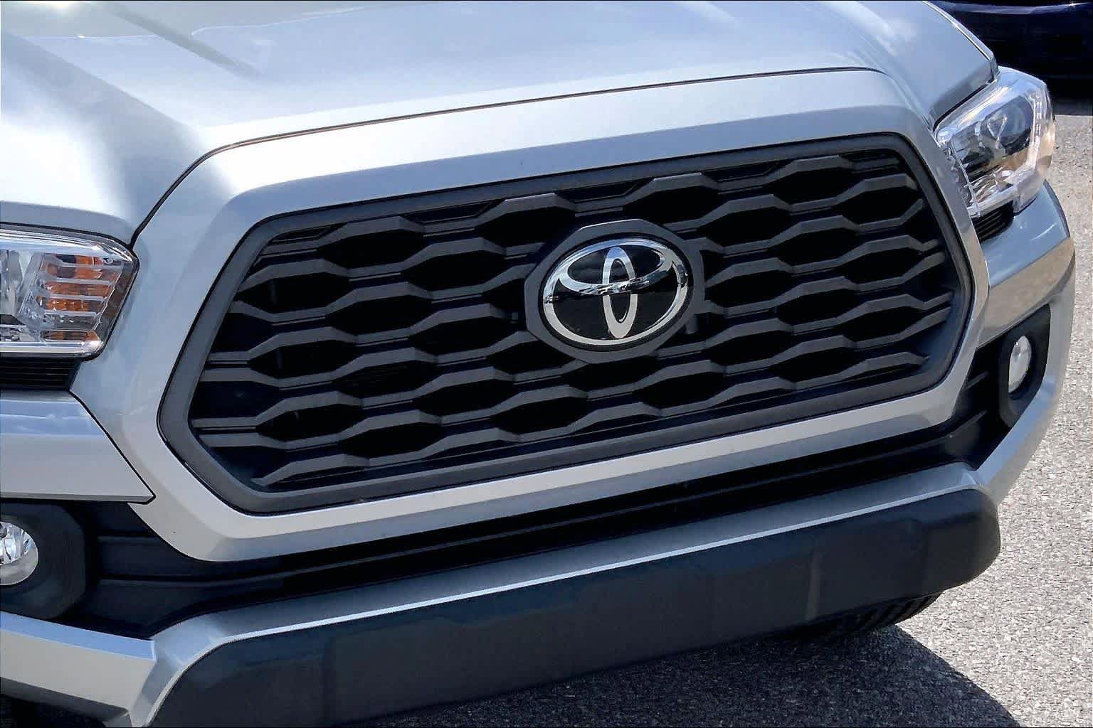 Used 2023 Toyota Tacoma TRD Off-Road AWD/4WD image 29