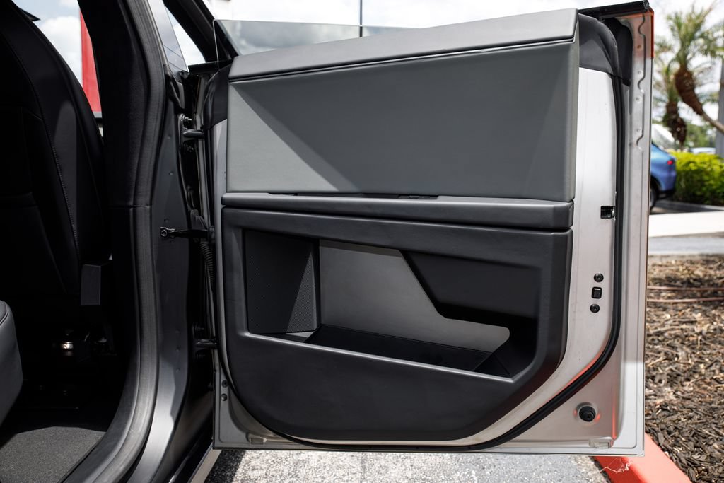 Used 2025 Tesla Cybertruck AWD Crew Cab image 15