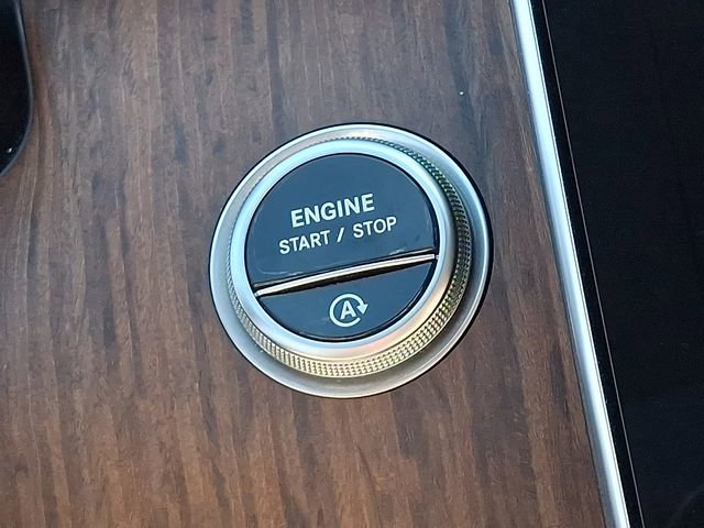 Used 2025 Mercedes-Benz C 300 4MATIC Sedan image 27