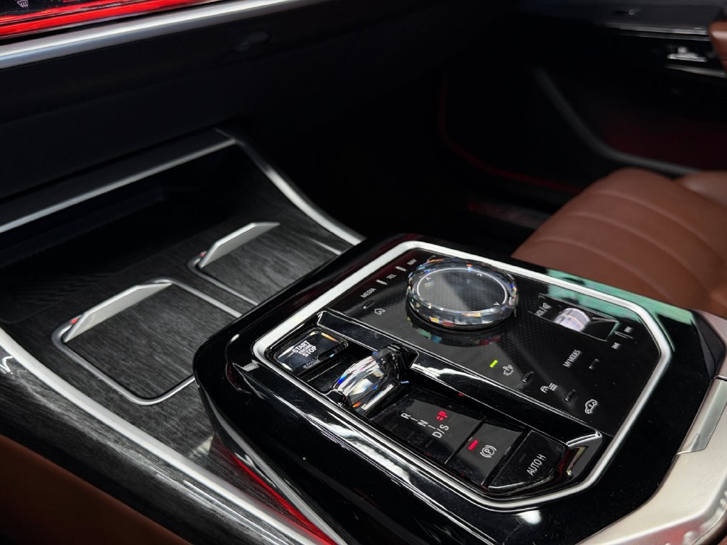 Used 2023 BMW 740i w/ Parking Assistance Package RWD image 25