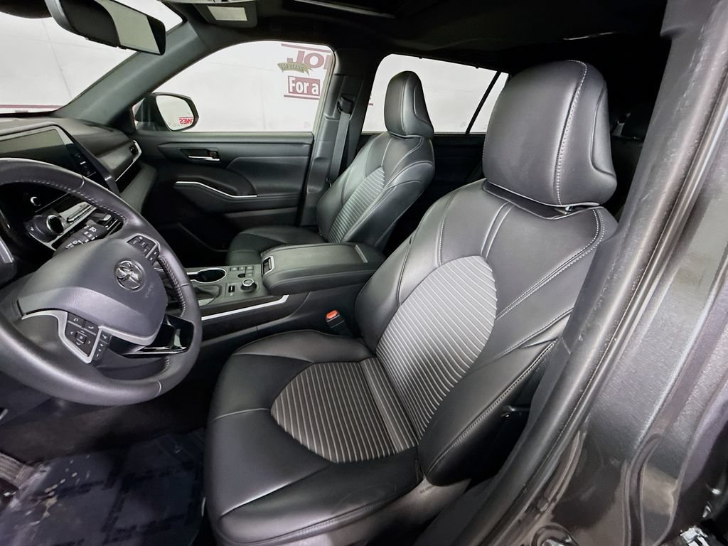 Used 2023 Toyota Highlander XSE AWD/4WD image 26