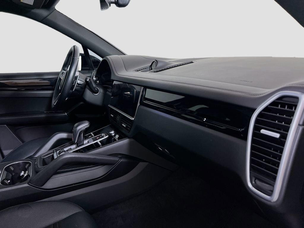 Used 2021 Porsche Cayenne S image 32