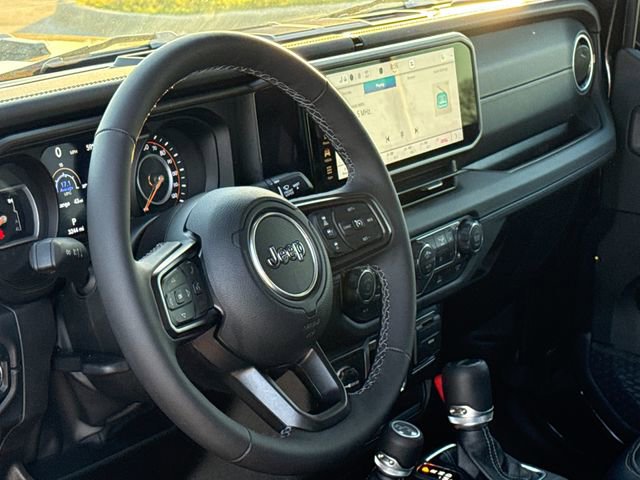 Used 2025 Jeep Gladiator Mojave AWD/4WD image 19