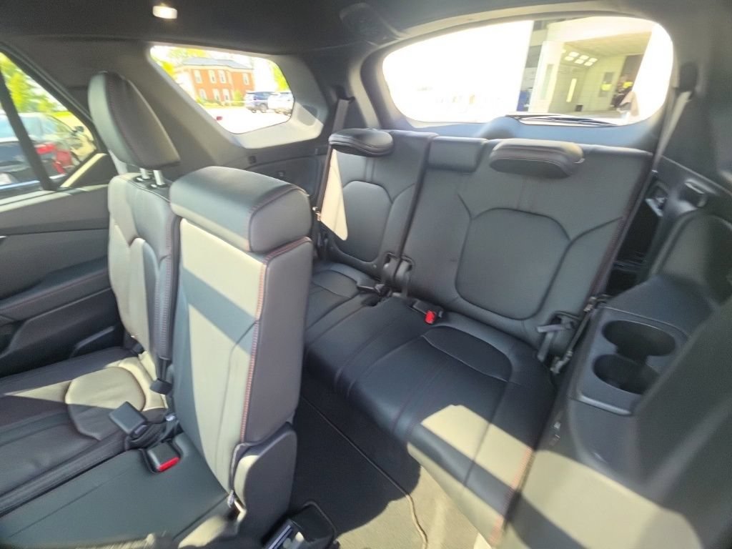 Certified 2025 Honda Pilot Black Edition image 30