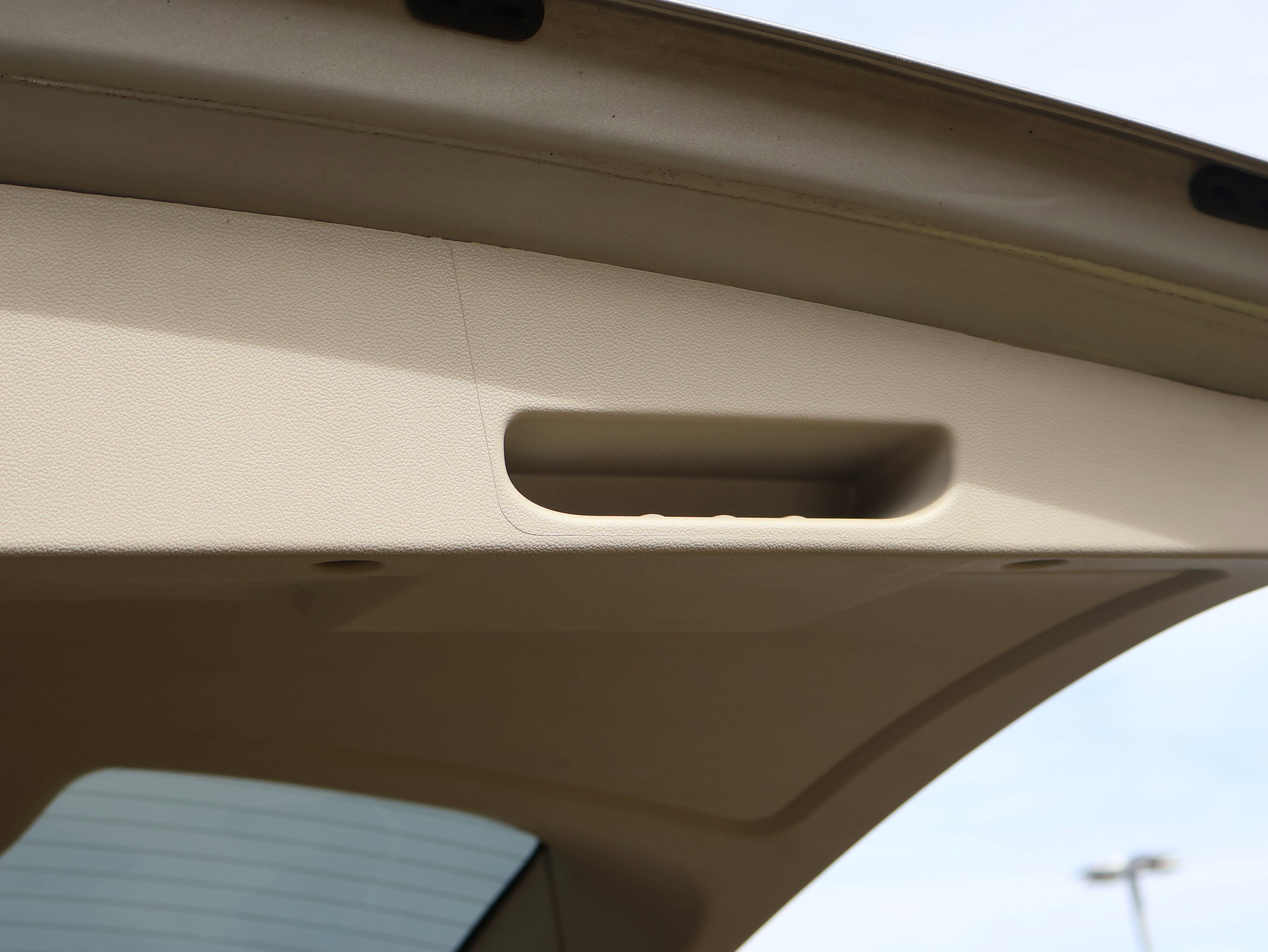 Used 2014 Chrysler Town & Country Touring image 17