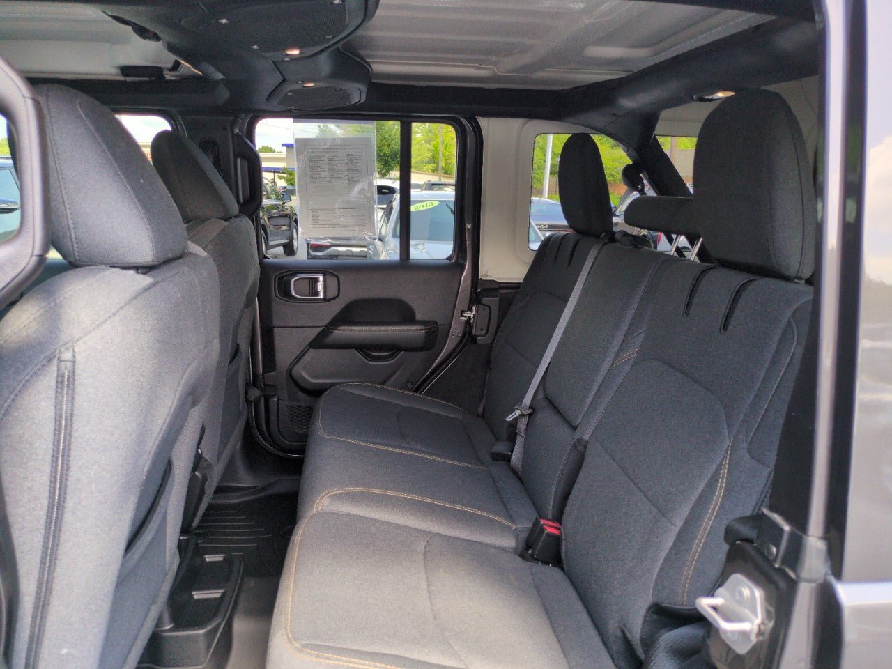 Used 2025 Jeep Wrangler Unlimited Sahara AWD/4WD image 22