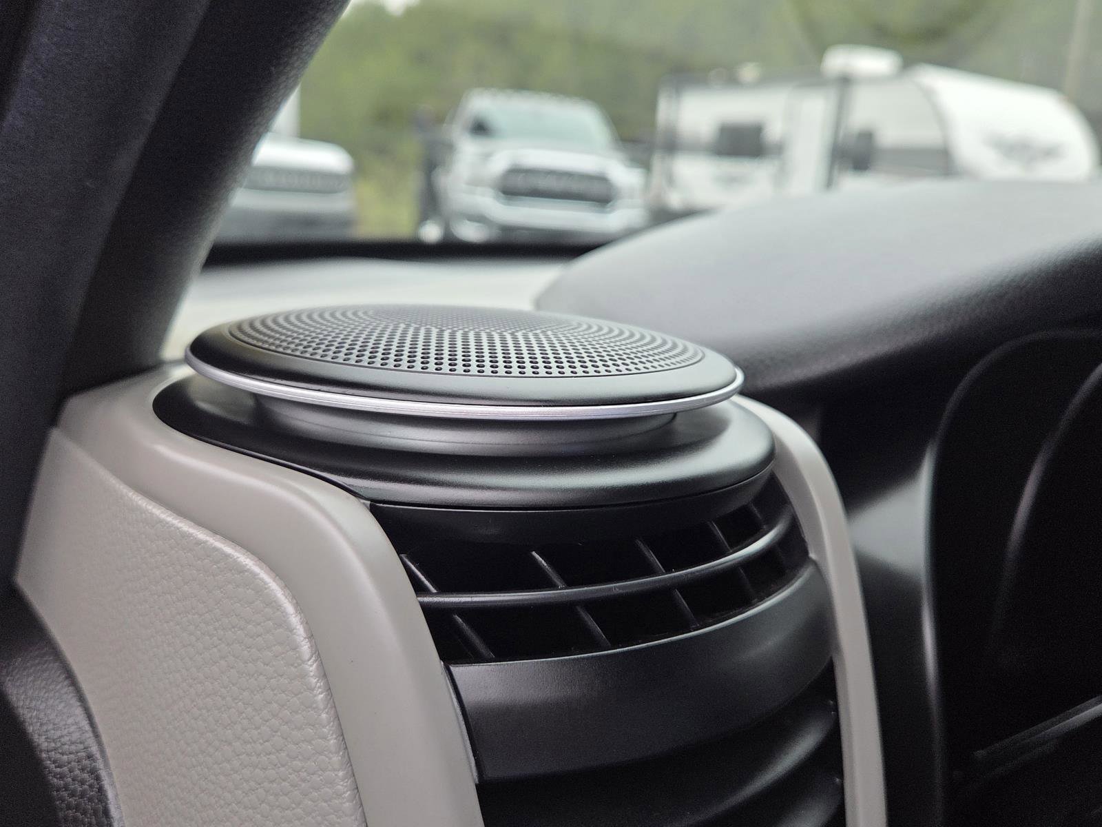 Used 2017 Kia Soul + image 21