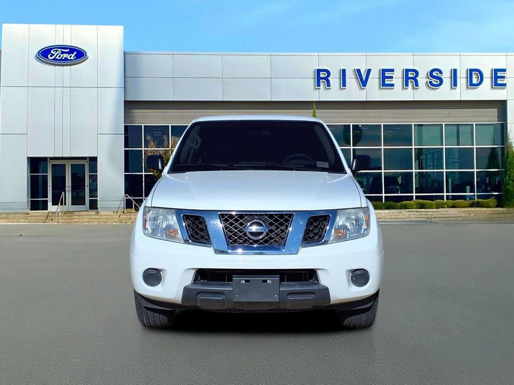 Used 2019 Nissan Frontier SV image 2