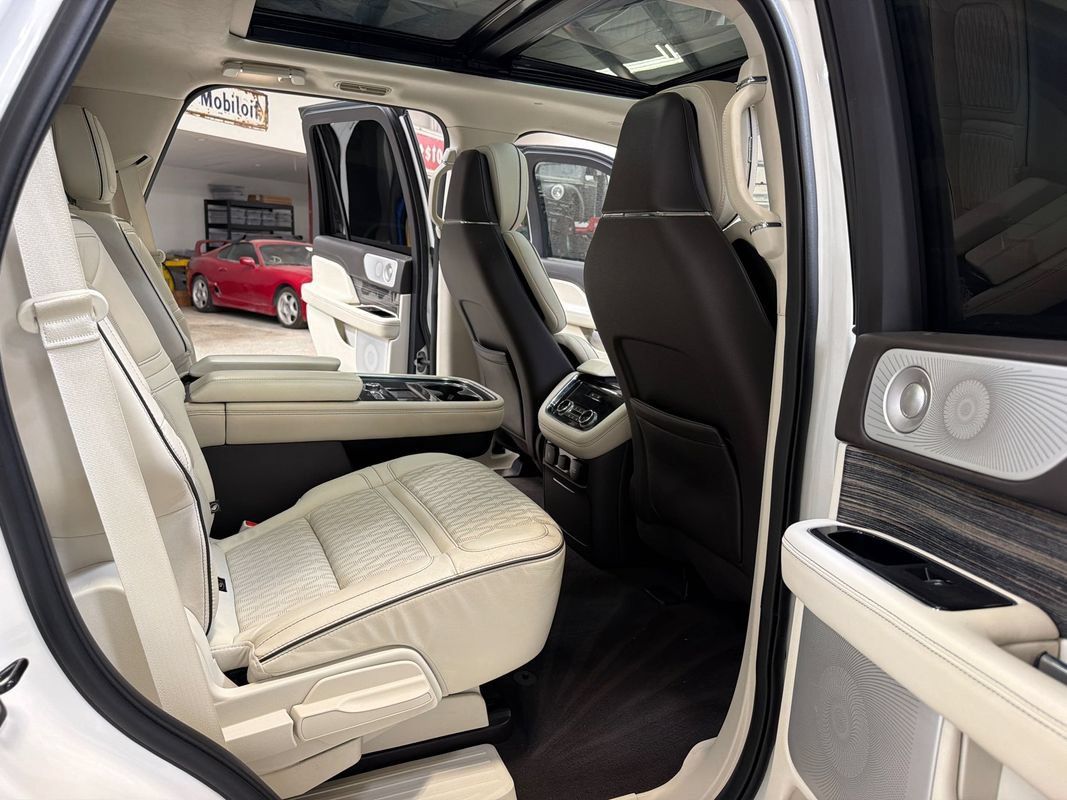 Used 2020 Lincoln Navigator Black Label w/ Cargo Convenience Package AWD/4WD image 44