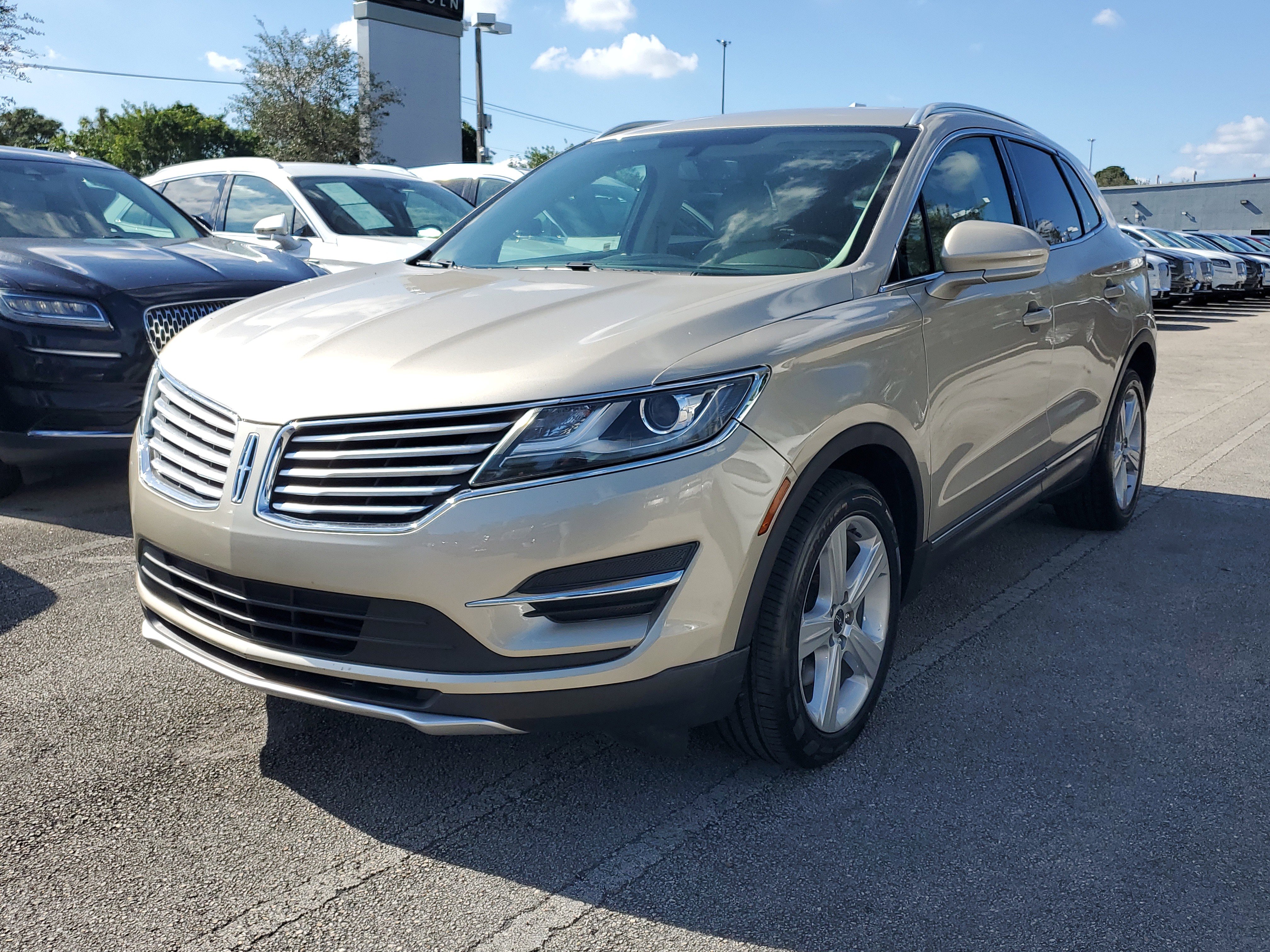 Used 2017 Lincoln MKC Premiere image 3