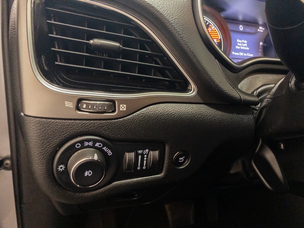 Used 2022 Jeep Cherokee Limited image 27