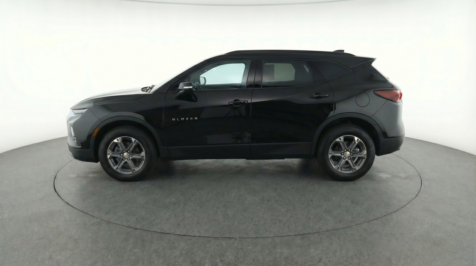 Used 2025 Chevrolet Blazer LT FWD image 5