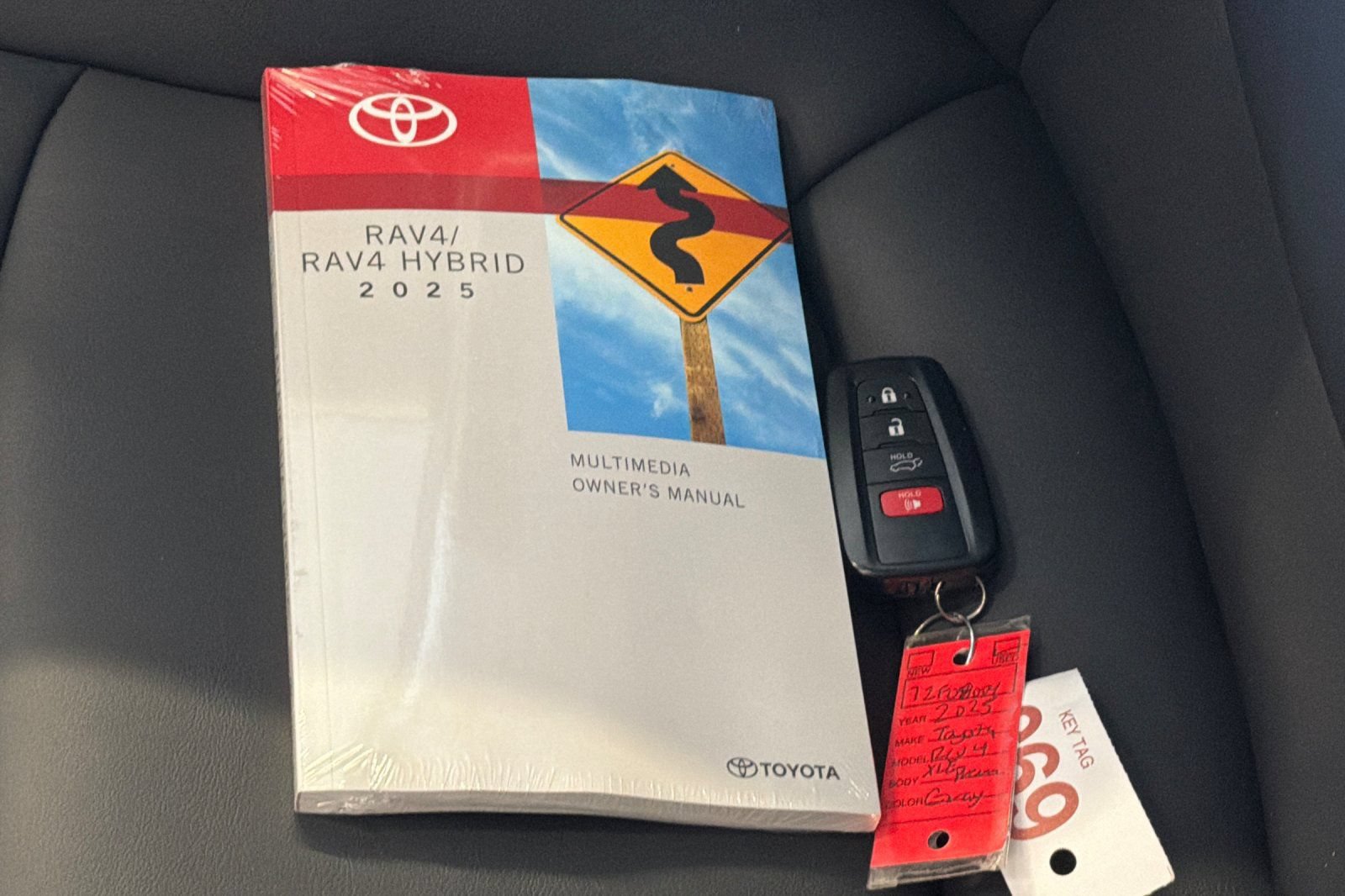 Used 2025 Toyota RAV4 XLE Premium w/ Weather Package AWD/4WD image 11