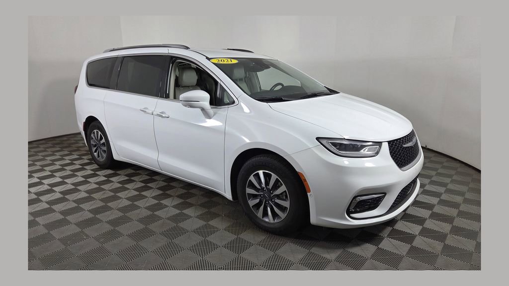 Used 2021 Chrysler Pacifica Touring-L FWD image 1