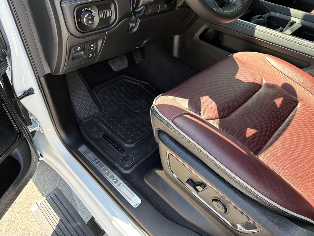 Used 2025 RAM 1500 Limited AWD/4WD image 23