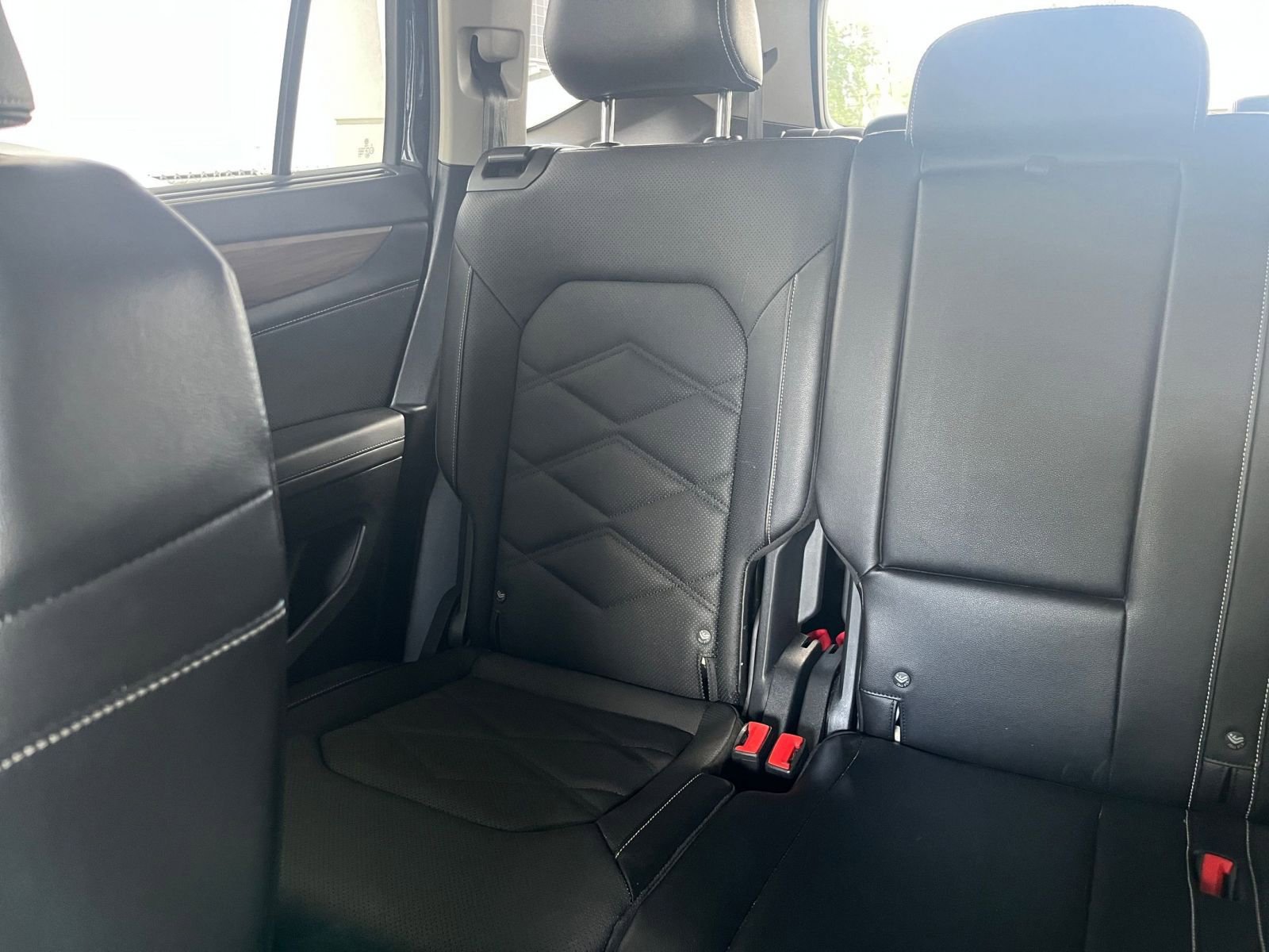 Used 2025 Volkswagen Atlas SE AWD/4WD image 42